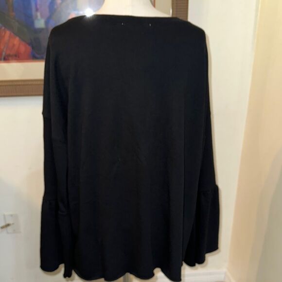 NWT WD.NY Embroidered Floral Black Top w/ Bell Sleeves Size 1X - Picture 10 of 12